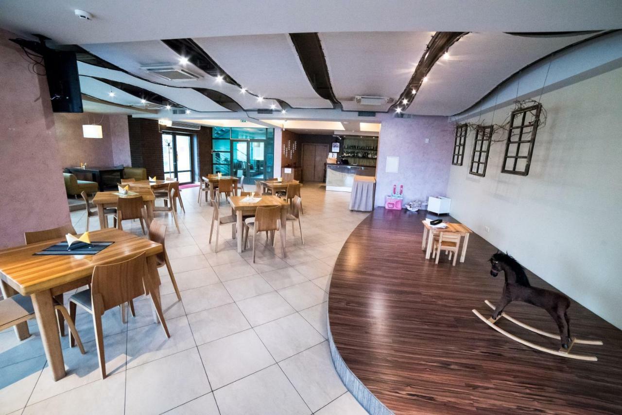 Hotel Tigra Priekuļi Exterior foto